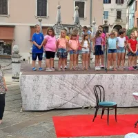 Tone Per&scaron;ak o romanih, &scaron;topanju in dru&scaron;tvu kar za barsko mizico