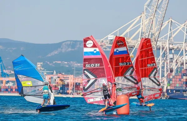 Žusterna gostila državno prvenstvo v razredu windsurf foil