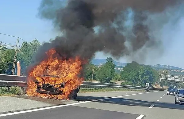 Zagorela kombi in avto