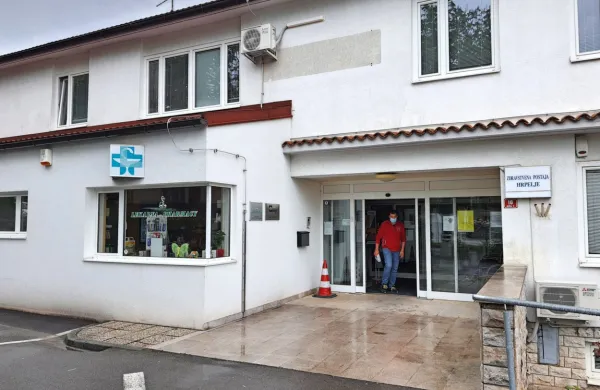 Po odhodu zdravnice je v zdravstveni postaji Hrpelje brez zdravnika ostalo 1300 občanov.