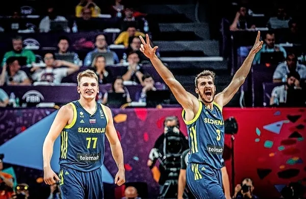 Goran Dragić (desno) je že v Trstu, Luka Dončić se bo ekipi pridružil 
v ponedeljek.