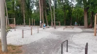 Medgeneracijski park Sveto omogoča druženje, vadbo in posedanje ob kalu.