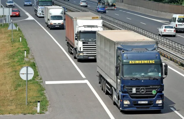 Vlada potrdila kratkoročne ukrepe za nižjo ceno dizla na avtocestah
