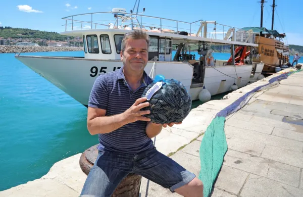 Mitja Petrič je kot otrok nabiral školjke, zdaj pa jih goji, in to ne le klapavic, ampak celo ostrige.  