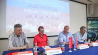 Na svetovni dan glasbe, 21. junija, so (z leve) Brane Rončel, Metod Tomac, župan Đenio Zadković in direktor Avditorija Portorož Borut Bažec v 
Piranu predstavili dva glasbena festivala, ki bosta tudi ob podpori ministrstva za kulturo in TZ Portorož obogatila glasbeno ponudbo v Istri.    