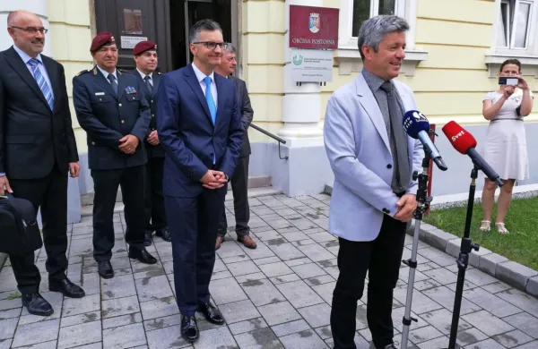 Minister za obrambo Marjan Šarec je danes obiskal Občino 
Postojna.