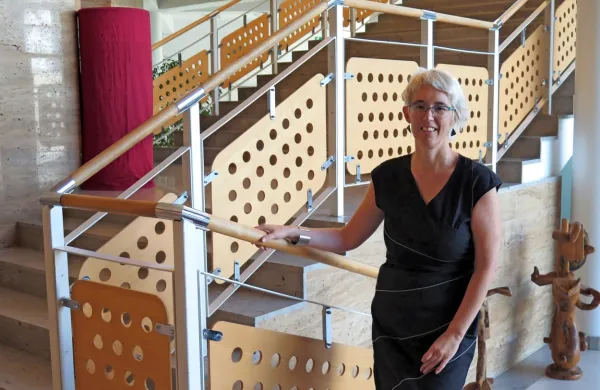 Nina Ukmar, do nedavnega direktorica javnega zavoda Kosovelov 
dom Sežana, z današnjim dnem prevzema vodenje kabineta 
ministrice za kulturo Aste Vrečko. 