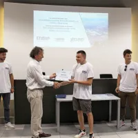 Direktor podjetja Goap Leon Kralj je podelil diplome študentom 
EnAIP ob zaključku izobraževanja za uporabo pametne tehnologije Goap-Quibino.
