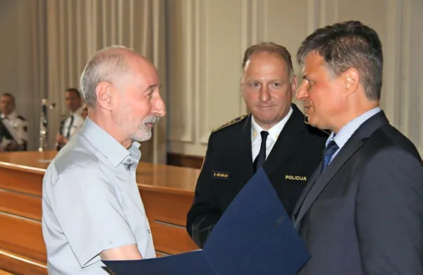 Veliki &scaron;čit policije v roke prej&scaron;njega direktorja
