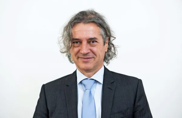 Glede podelitve statusa kandidatke za članstvo v EU Bosni in 
Hercegovini je bil, kljub temu da ga še ni prejela, narejen 
pomemben premik, je poudaril slovenski premier Robert Golob.