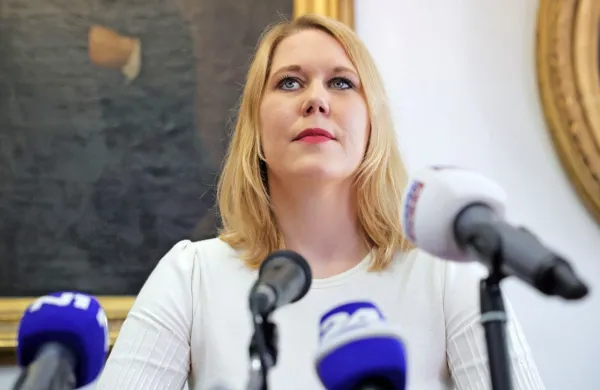 V tekmo za predsednico republike se podaja tudi lacanovska 
psihoanalitičarka in filozofinja Nina Krajnik. 