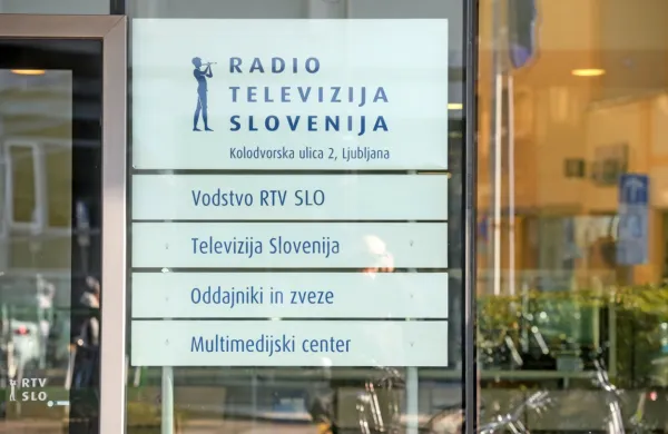 Poslanske skupine koalicije proti referendumu glede prispevka RTV, v SDS in NSi za