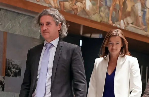 Premier Robert Golob in zunanja ministrica Tanja Fajon odhajata 
v Madrid