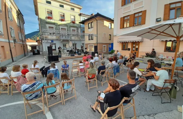 Tminsko poletje bo tudi letos streglo dogodke v starem mestnem 
jedru, a tudi na Mostu na Soči, pri knjižnici in v Volčah. 