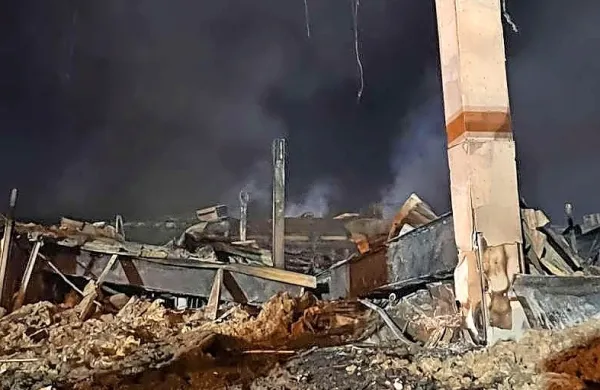Raketa iz ruskega bombnika je  zadela trgovski center, v katerem je 
bilo po podatkih ukrajinskih oblasti v tistem trenutku več kot 1000 
ljudi.