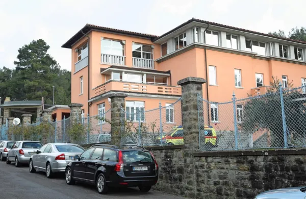 Obramba vodje lekarne v bolnišnici Valdoltra Nataše Faganeli, ki ji 
očitajo nedovoljeno prejemanje daril, je med drugim podvomila v 
nepristranskost sojenja in ocenila, da tožilstvu ni uspelo z 
neposrednimi dokazi dokazati očitkov.