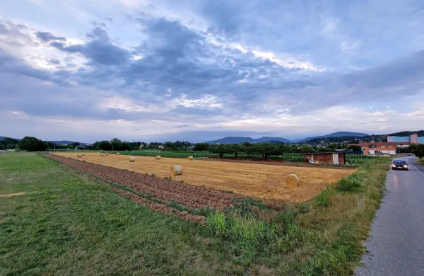 Ob Žnidarčičevi namerava Eurospin graditi novo trgovino in 
poslovno stavbo, tam bi gradili tudi bloke. Ob pripravi prostorskega načrta bodo ljudje lahko podajali pripombe  in predloge. 