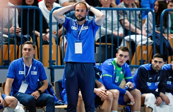 Uroš Zorman (stoji) se je v zadnjih kvalifikacijah prijemal za glavo, 
upati gre, da bo na svetovnem prvenstvu  vendarle bolj zadovoljen. 