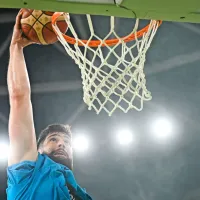 Slovenija pred polnimi Stožicami nadigrala Hrva&scaron;ko
