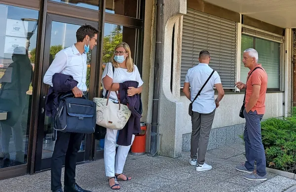 Darko  Čepar   in   Slaven  Kovačević    (desno,  levo   njuna  odvetnika  
Nejc  Ukmar  in  Urška  Krebelj)  sta  očitke  tožilstva  ves  čas  zanikala.    