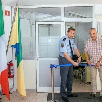 Danes sta jo slovesno odprla ankaranski župan Gregor Strmčnik in 
vodja koprske uniformirane policije Jure Griljc.
