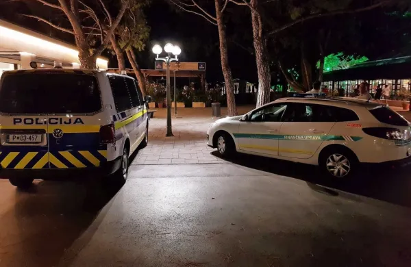 Policisti in inšpektorji so v soboto zvečer poostreno nadzirali 
gostinske lokale in prireditve v slovenski Istri.