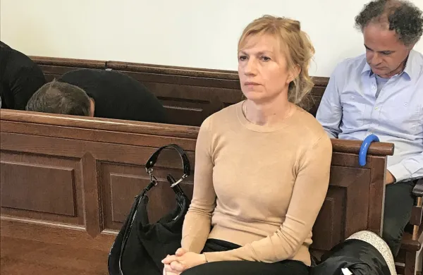 Vodjo  lekarne   v   ortopedski  bolnišnici Valdoltra    Natašo     Faganeli  je  
senat   obsodil  na   triletno  zaporno  kazen.