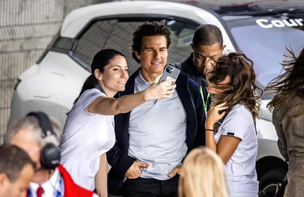 Del 60. rojstnega dneva je Tom Cruise preživel na dirki formule 1 
v Silverstonu v Veliki Britaniji.