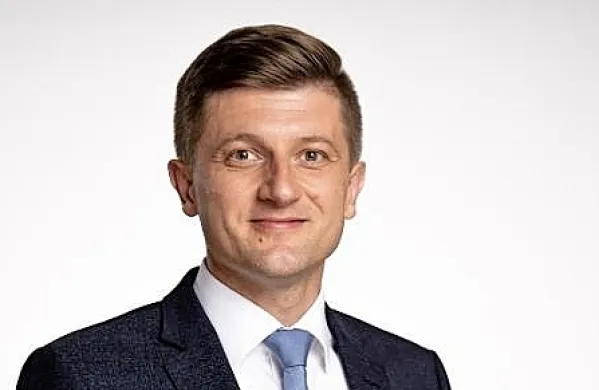 Marić je bil v preteklosti večkrat tudi tarča kritik zaradi domnevnega konflikta interesov v povezavi z njegovim angažmajem v 
Agrokorju