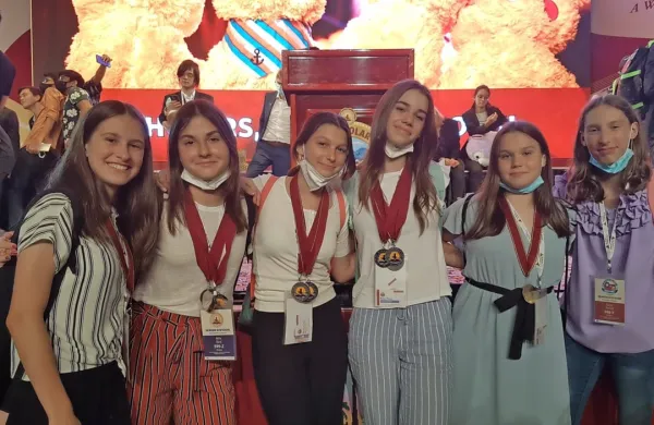 Učenkam O&Scaron; &Scaron;turje v Dubaju dvanajst medalj