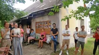 Mladi prostovoljci v okviru evropske solidarnostne enote so tri 
tedne z vodstvom mentorjev in zavoda ID20 urejali rudarsko hišo 
Giser in  Jožefov jašek.