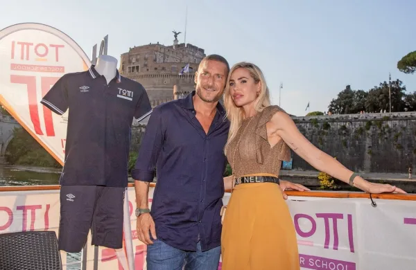 Zakonske krize, ki se je zadnje mesece vse bolj poglabljala, 
Francesco Totti in Ilary Blasi nista uspela rešiti. 