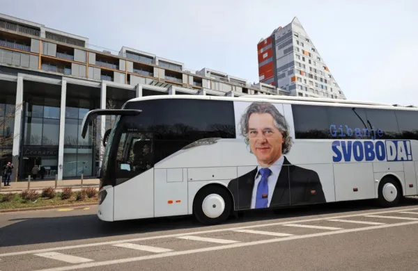 Lista Marjana Šarca in Stranka Alenke Bratušek sta  tudi uradno del 
Gibanja Svoboda.