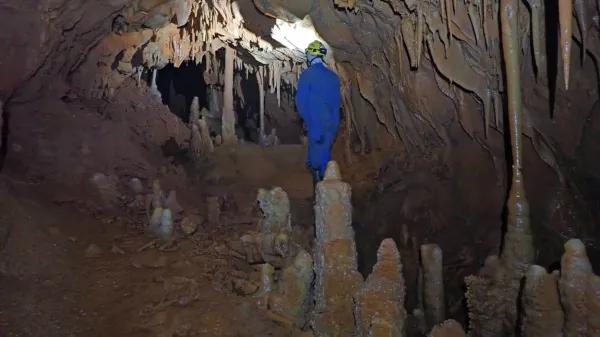 Vhod v največjo odkrito jamo je meril šest metrov.