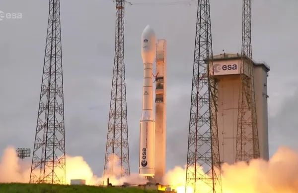Z izstrelišča v Francoski Gvajani je  v vesolje poletela nova 
evropska nosilna raketa Vega-C, na kateri je tudi novi slovenski 
satelit Trisat-R.