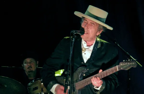Ameriški folk in rock pevec Bob Dylan je napovedal svojo prvo 
britansko turnejo po več kot petih letih.