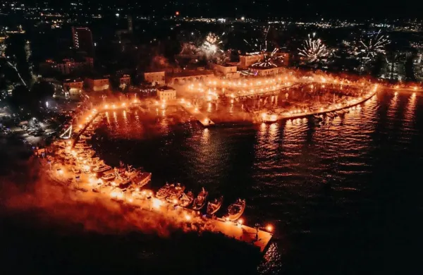Jubilejni prižig  150 bakel so Tifozi v soboto pospremili tudi z  
ognjemetom.