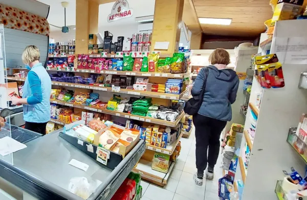 V nakupovalnih  košaricah kupcev v Fami je  vedno več več izdelkov 
iz akcijskih letakov, ugotavljajo v tej trgovski družbi. 

