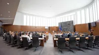 Za  novelo zakona o RTV je glasovalo 53 poslancev, proti pa jih je 
bilo 26.