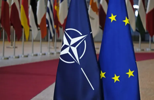 Švicarji so po začetku ruske invazije na Ukrajino vse bolj naklonjeni tesnejšemu varnostnemu sodelovanju z zvezo Nato in 
EU.