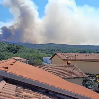 Ognjeni zublji zajeli Ren&scaron;ki vrh