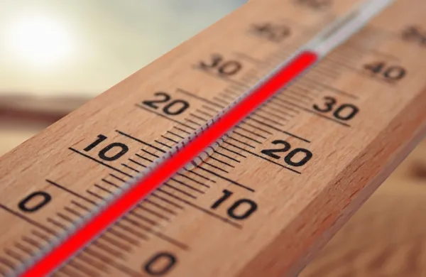 Vročinski val se bo s postopnim naraščanjem temperatur nadaljeval v prihodnjih dneh.