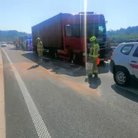 Pred izvozom Kozina v naletu udeleženi trije vozniki s tovornimi vozili
