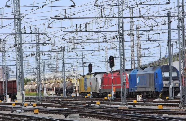 Slovenski tiri so bili tako zasedeni, da so SŽ za 48 povsem ustavile 
prihode tovornih vlakov v Slovenijo