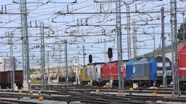 Slovenski tiri so bili tako zasedeni, da so SŽ za 48 povsem ustavile 
prihode tovornih vlakov v Slovenijo