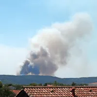 Na gori&scaron;kem Krasu je ponovno zagorelo. Na pomoč priletelo tudi voja&scaron;ko letalo pilatus.