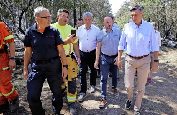 Predsednik Pahor je danes obiskal pogorišče na območju goriškega Krasa.