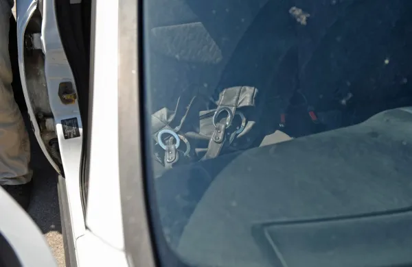 Policisti občanom svetujejo,      da    na vidnih  mestih  v  vozilih  ne  
puščajo  vrednejših  predmetov.  