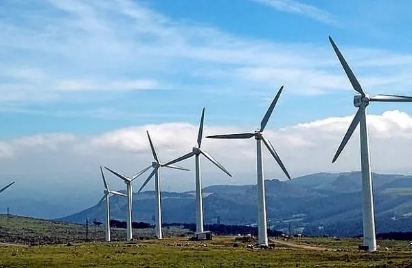 Španska energetska družba Acciona Energia bo na Hrvaškem 
zgradila dva parka z vetrnicami, ki bodo z energijo oskrbovale 
60.000 gospodinjstev. Fotografija je simbolična.
