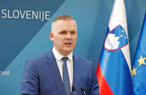 Minister za infrastrukturo Bojan Kumer